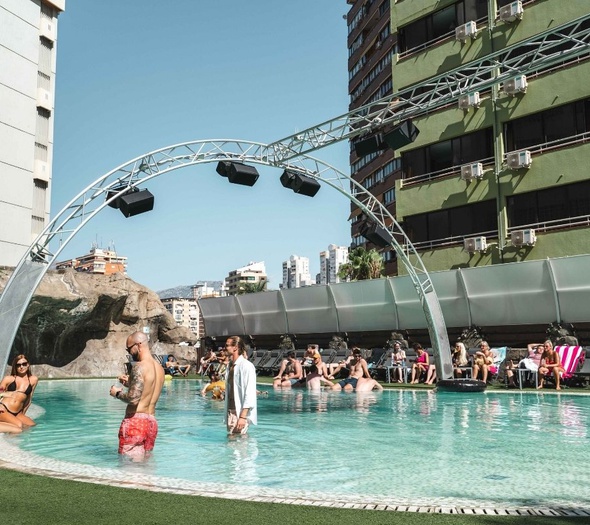 Открытый бассейн апартаменты BC Music Resort™ (Recommended for Adults) Бенидорме